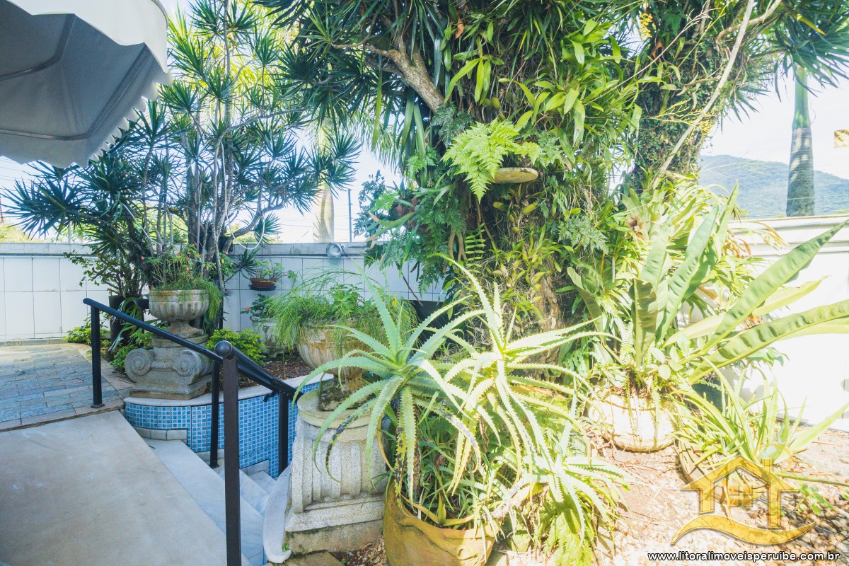 Casa no bairro Centro, Lado Linha