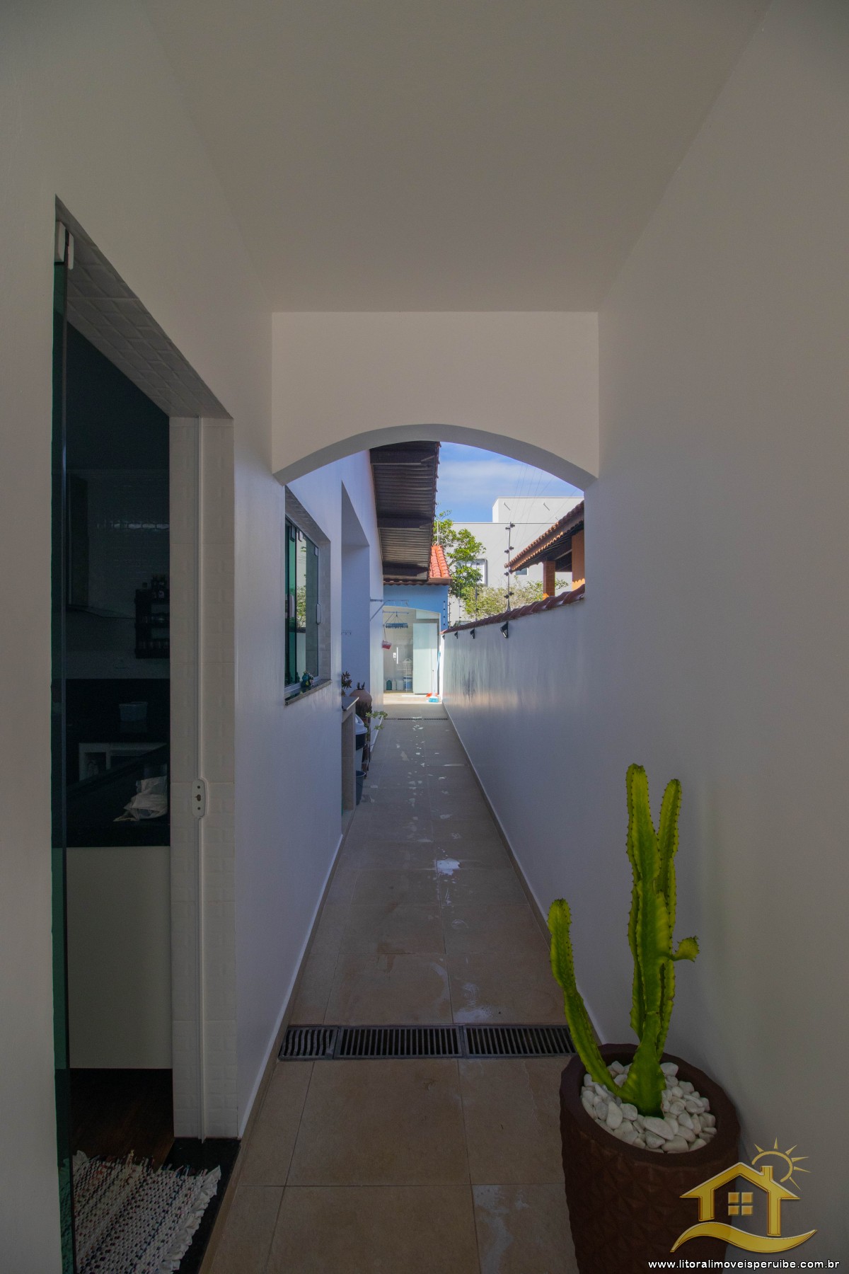 Casa no bairro Oásis, Lado Linha