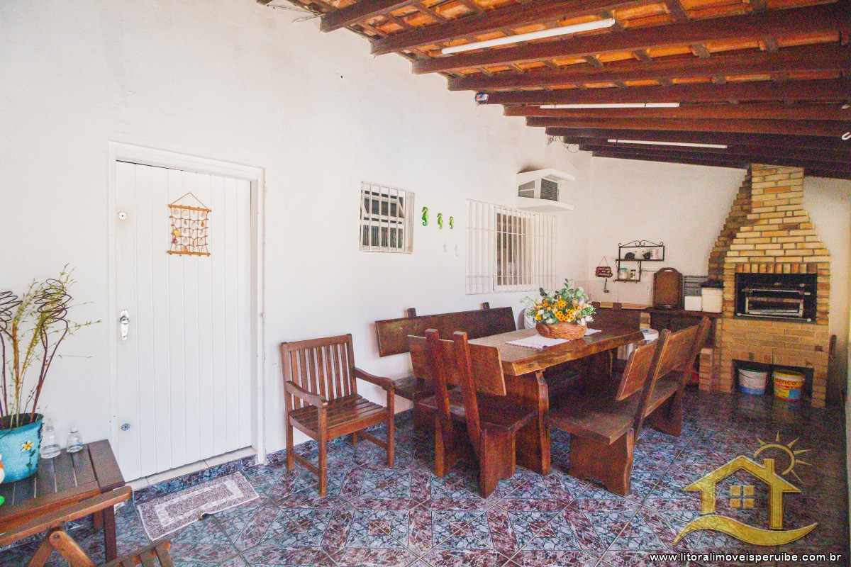 Casa no bairro Belmira Novaes, Lado Linha
