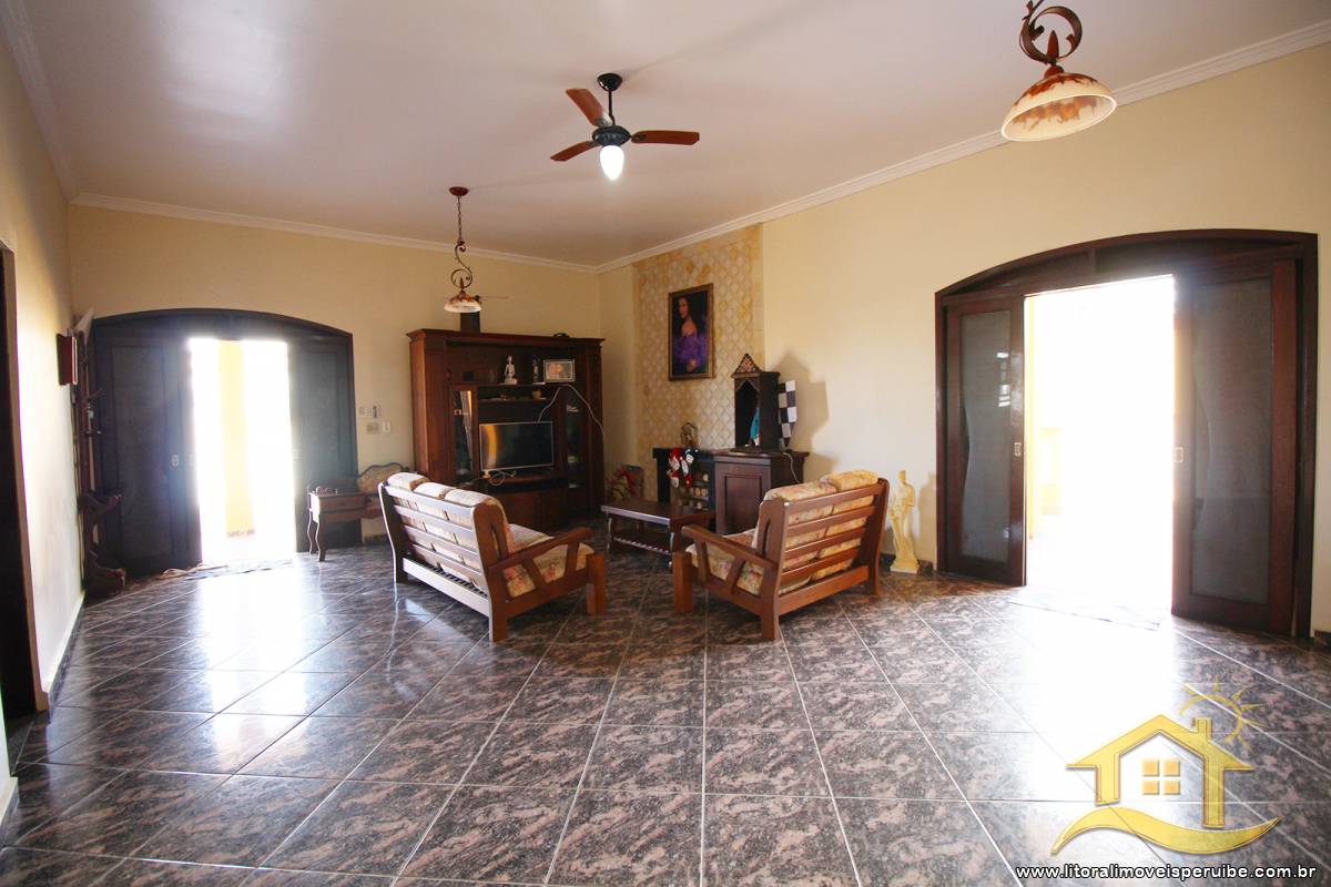 Casa no bairro Belmira Novaes, Lado Praia