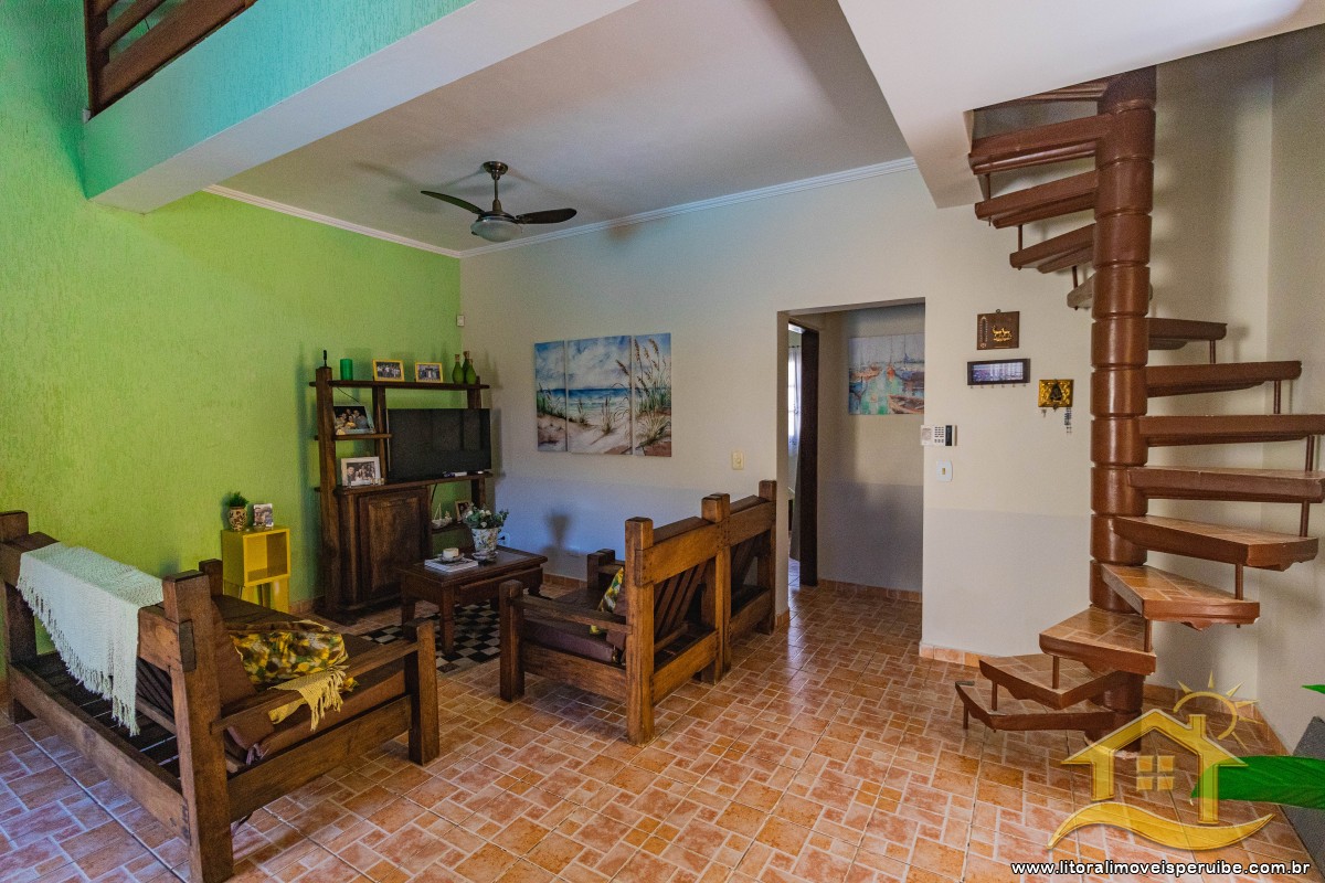 Casa no bairro Belmira Novaes, Lado Linha