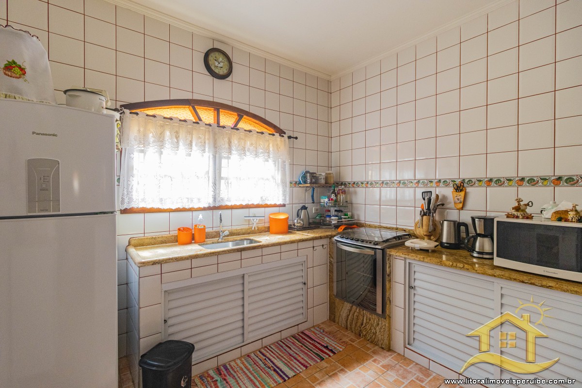 Casa no bairro Belmira Novaes, Lado Linha