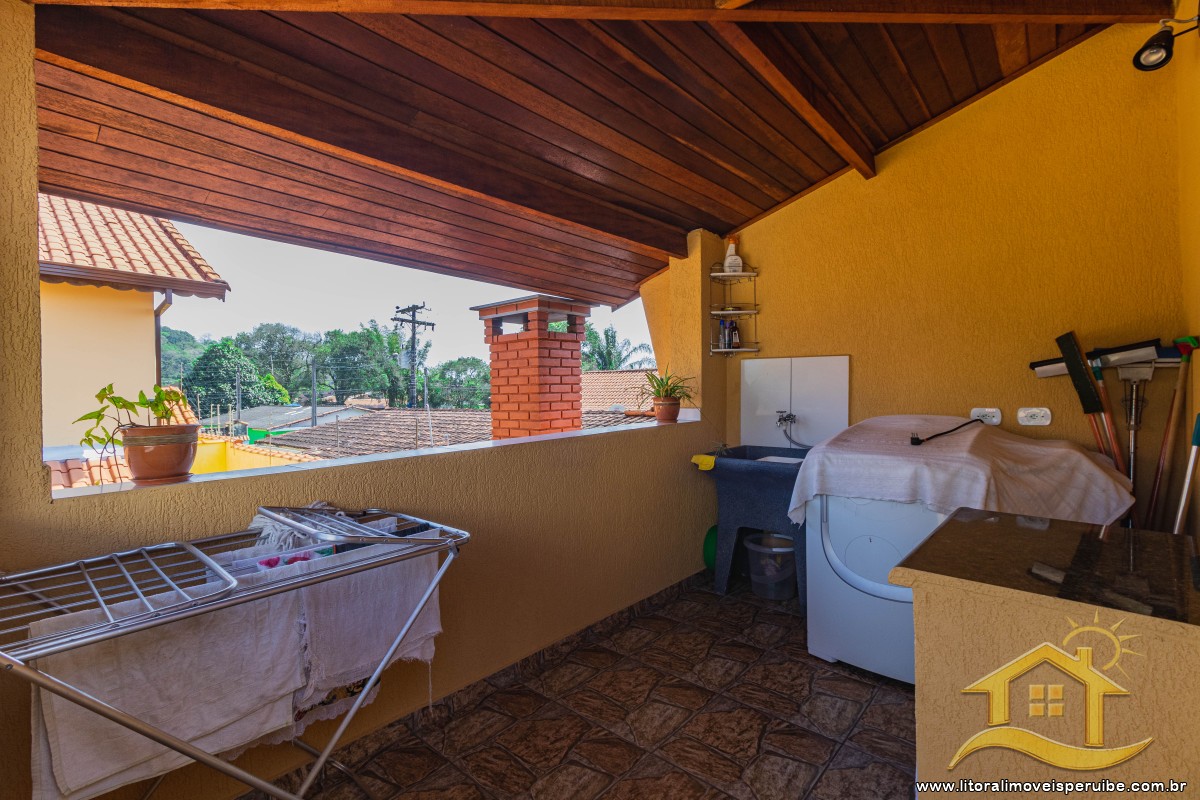 Casa no bairro Belmira Novaes, Lado Linha