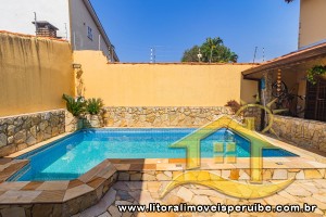 Casa no bairro Belmira Novaes, Lado Linha